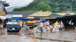 물 빠진 화개장터 처참…상인들 망연자실