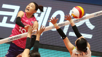 '김연경 20점' 흥국생명, 현대건설 또 완파…무실세트 결승 선착