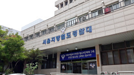 화장실 옆 칸서 팔 뻗어 명품백 훔친 50대 구속