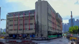 5층 건물이 걸어갔다…상하이 빌딩에 198개 인공 다리 설치