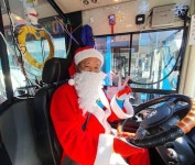[Pick] 부산 달리는 산타버스…승객들 웃으면 저도 좋아요