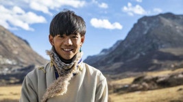 순수해서 좋아했는데…중국 SNS 스타 전자담배에 망신살