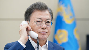 문 대통령, 우즈벡 대통령과 내일 화상 정상회담…