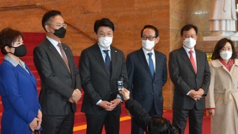 김명수 출석 놓고 법사위 파행…국민의힘, 대법원 항의 방문