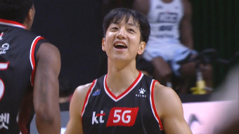 허훈 펄펄 날았다…kt, 선두 KCC 잡고 PO행 '굳히기'