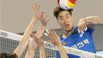 '박철우 35점' 한국전력, 현대캐피탈 꺾고 4위 도약