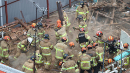 광주서 공사 중 주택 붕괴…매몰된 4명 모두 구조