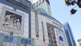 롯데백화점 본점 식품관서 확진자 속출…내일까지 폐쇄