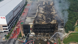쿠팡물류센터 화재 사흘 만에 초진…대응 1단계로 하향