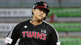 '무서운 뒷심' LG, 삼성에 짜릿한 역전승으로 단독 2위