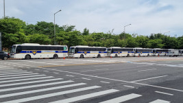 [포착] 경찰, 민노총 집회 대비 여의도 · 광화문 차벽 봉쇄