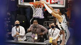 2패 뒤 3연승…밀워키, NBA 우승까지 단 1승 남았다