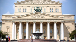 러시아 볼쇼이극장서 공연 중 장식물 추락…배우 1명 사망