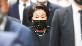 청와대 전두환 국가장, 일고의 가치 없어