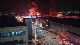 경기 화성시 전곡산업단지서 불…진화 중