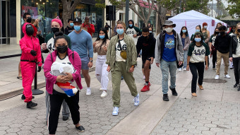 '오징어 게임', 이틀 연속 LA 달궈…출연 배우들도 총출동