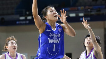 '박지현 더블더블' 여자농구 우리은행, 삼성생명 잡고 5연승