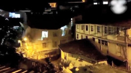 집, 마을회관, 성당 모두 삼켰다…남미 초대형 땅꺼짐