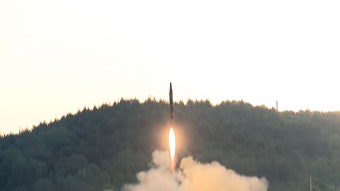 북한, 이번엔 평양 비행장서 단거리 탄도미사일 2발…새해 4번째