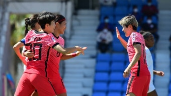 한국 여자축구, 사상 첫 아시안컵 결승 진출…필리핀에 2대 0 완승