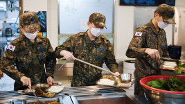 군 장병들, 시중 인기 돈가스 · 분식 그대로 부대서 맛본다