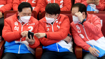 압승 자신했던 국민의힘, 초접전 출구조사에 '당혹'
