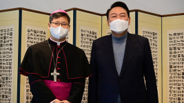 윤석열 당선인, 무료급식소 봉사…정순택 대주교 약자 잘 챙기길