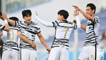 '이진용 퇴장' 황선홍호, 조영욱 선제골에도 베트남과 무승부