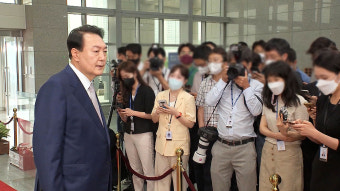 대통령실 기자 11명 코로나 확진…경호처, 청사 방역 강화