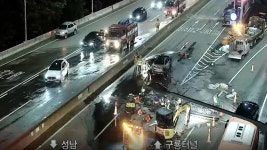 서초구 내곡IC 인근 도로 정비 현장 덮친 차량…4명 부상