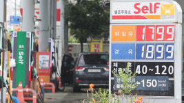 국내 기름값 5주 연속 하락…이번주 휘발유 56원↓ 경유 46원↓
