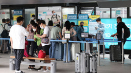 [포토] 추석 연휴 끝, 이젠 일상으로…귀경길 북적북적