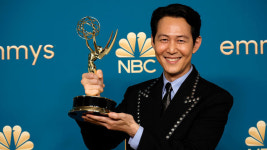 [포토] 새 역사 썼다!…오징어 게임 에미상 남우주연상 · 감독상 수상