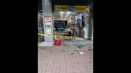 편의점으로 차량 돌진…인명 피해 없어