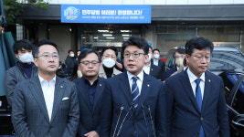 민주당, 당사 압수수색에 