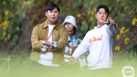 PGA 2승 김주형, KLPGA 대회장 나들이…김시우는 이틀째 캐디