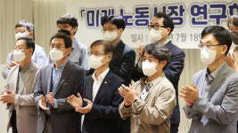 주 52시간 관리, 주 단위에서 최대 연 단위로 개편 추진