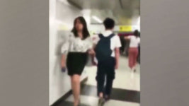[영상] 온 힘으로 '퍽, 퍽'…여성만 노려 '어깨빵' 남성 체포