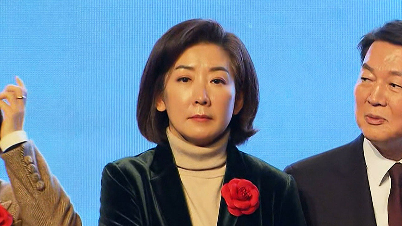 윤석열 대통령에 대한 대통령실 고위 직원의 일괄 사의 표명, 내부 분위기 변화와 향후 조치에 관심 