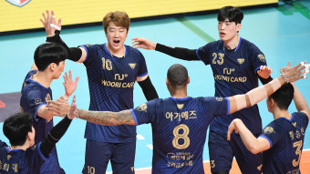 우리카드, 한국전력 완파…'봄배구' 막차 보인다