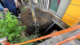 대구 북구 공중화장실 앞에 4ｍ 깊이 땅 꺼짐