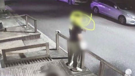 화장실 두고 테라스서 노상방뇨…음주상태도 아니었다