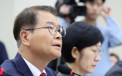[스프] 시럽 급여·샤넬 쇼핑 발언 정조준… 집중 공격 나선 민주당