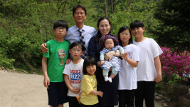 주민 50명 마을에서 일곱째 낳은 다둥이 부부…축복이자 경사
