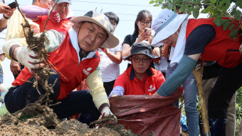 여당 지도부, 수해 현장 찾아 봉사활동…
