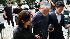 검찰, 하한가 사태 주식카페 운영자 일당 기소