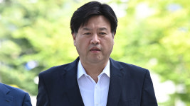 검찰, 위증교사 김용 변호인 압수수색…변호인 측 검찰의 폭거 반발