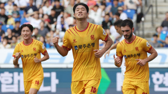 프로축구 광주, 8년 만에 울산 2대 0 격침
