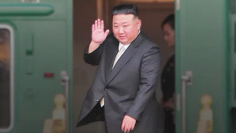 김정은, 쇼이구 러 국방장관 만나 항공 장비 시찰