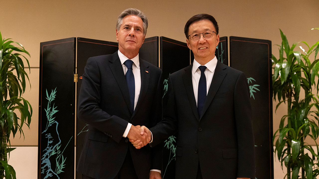 중국 부주석, 미국 방문 중 JD 밴스 부통령 당선인과 머스크 CEO와 회담하며 미중 경제 협력 강조